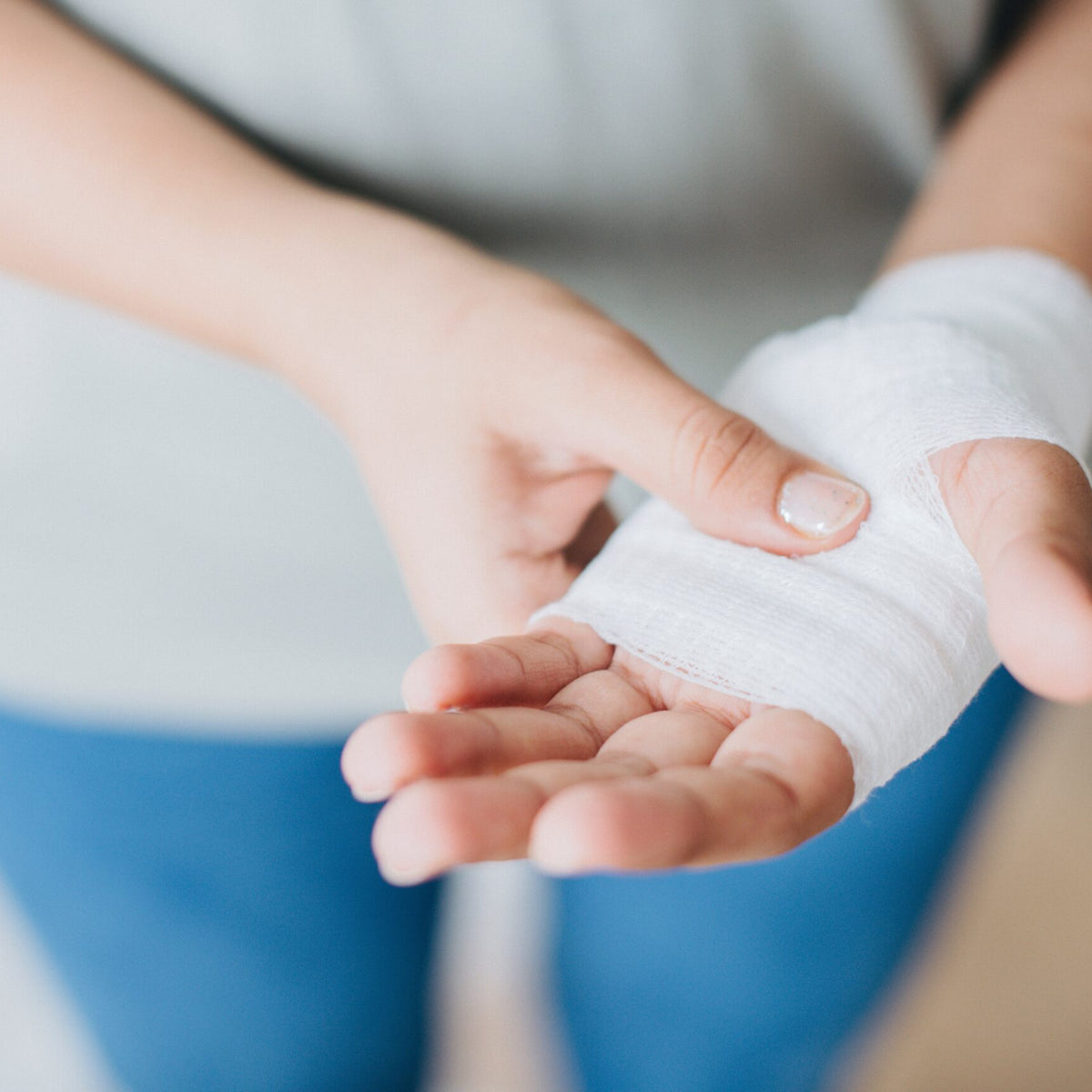 How to Properly Apply Self-Adhesive Bandage Wrap for Injury Prevention