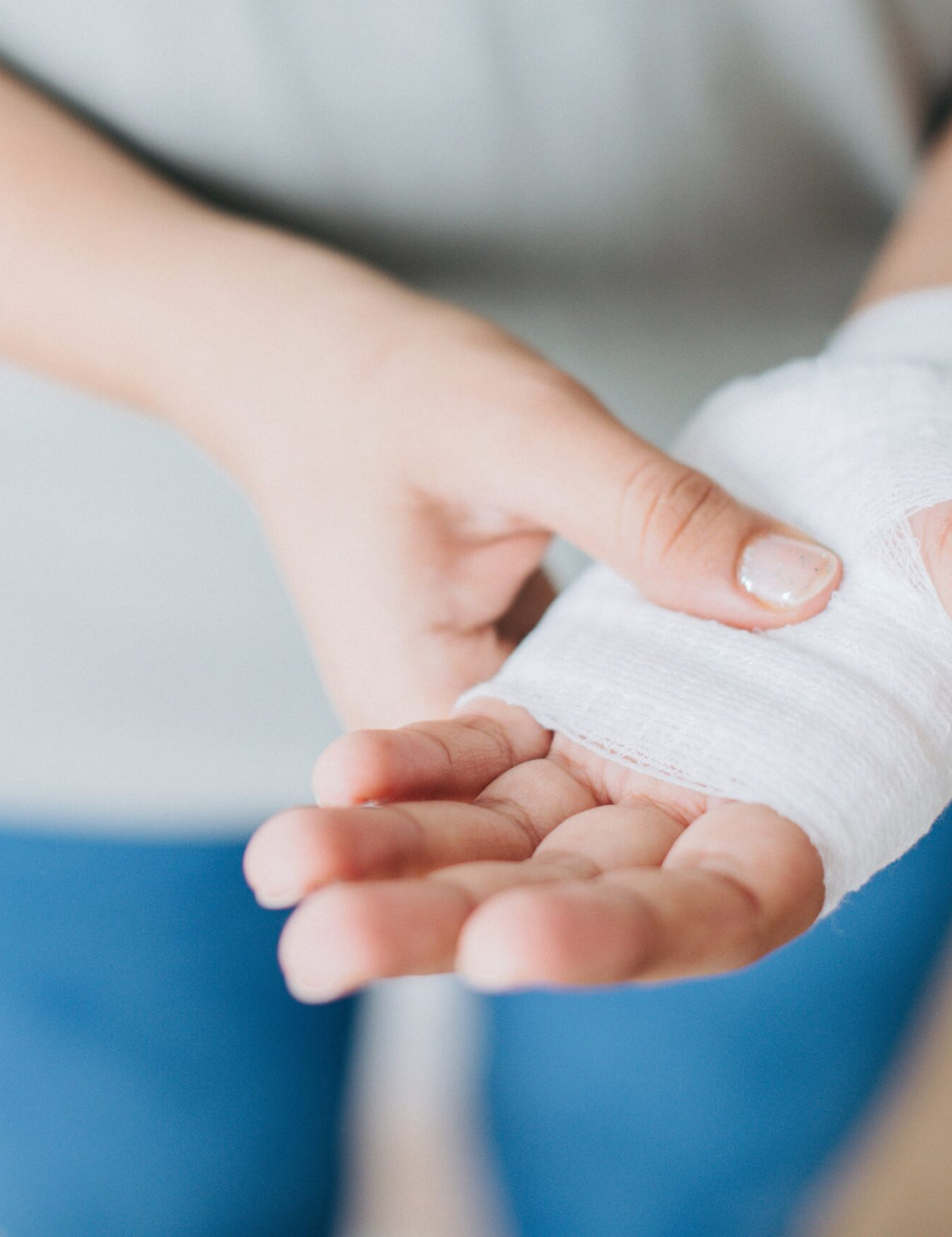 How to Properly Apply Self-Adhesive Bandage Wrap for Injury Prevention