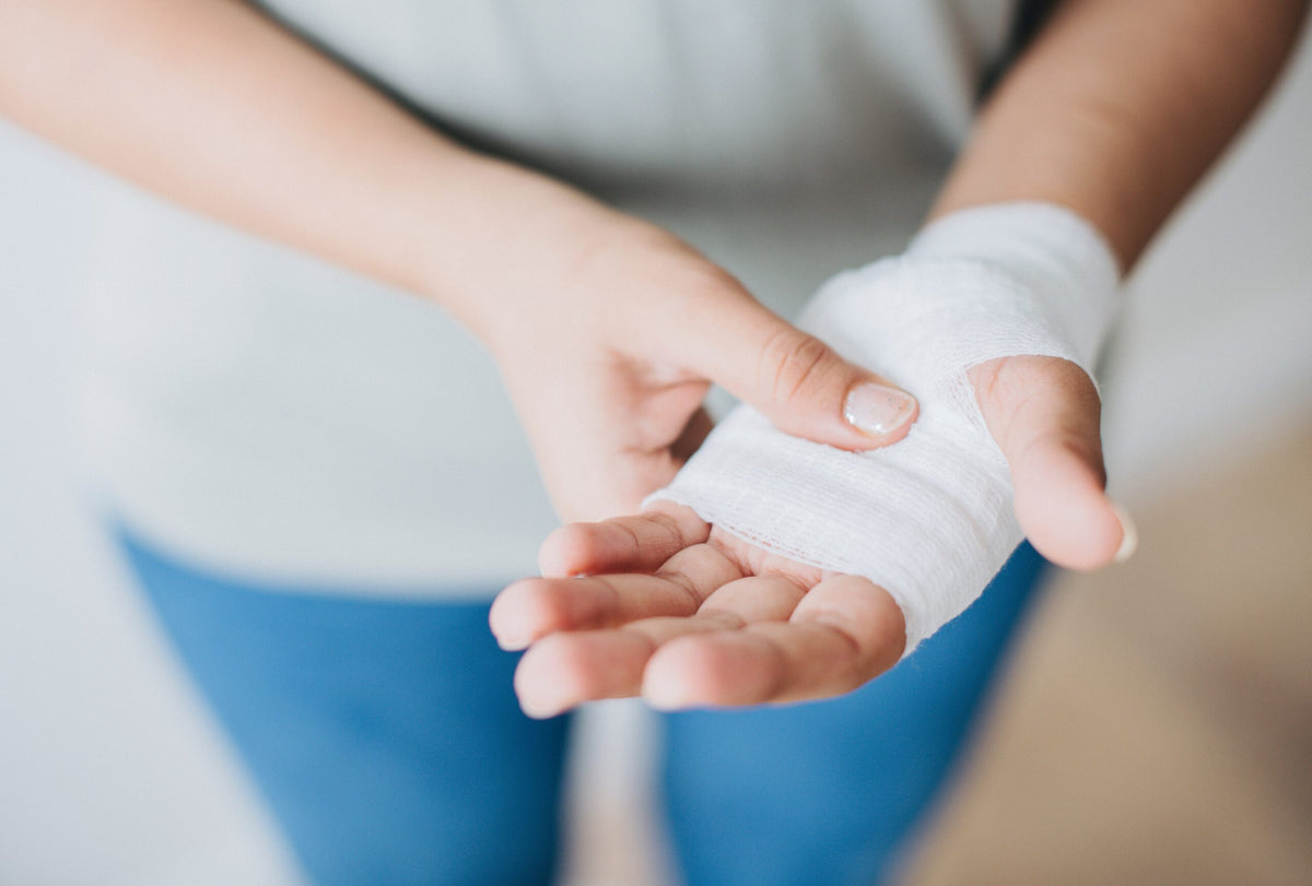 How to Properly Apply Self-Adhesive Bandage Wrap for Injury Prevention ...